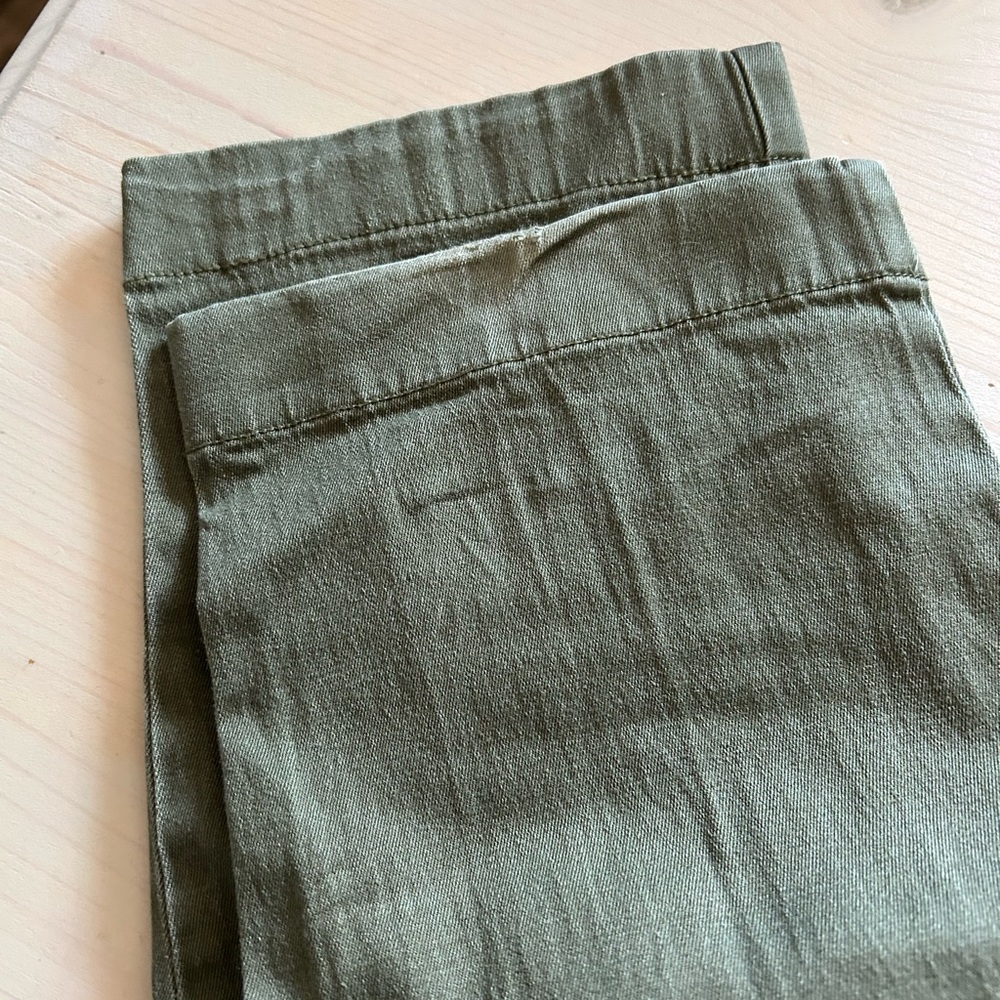 Men's Green Pants - Picture 3 of 3